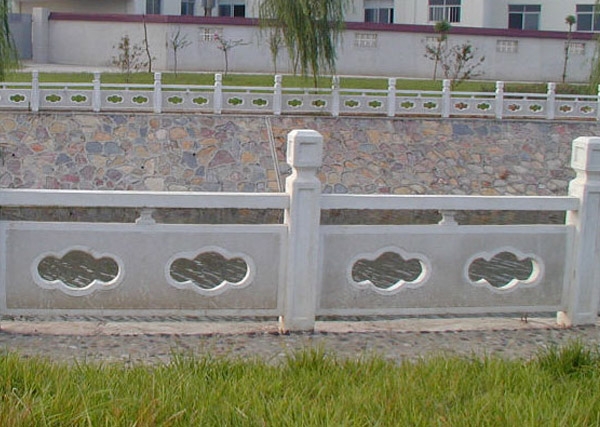 青石栏杆