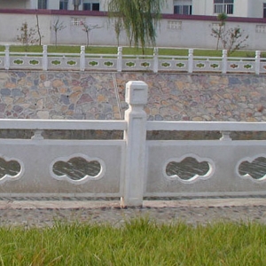 青石栏杆